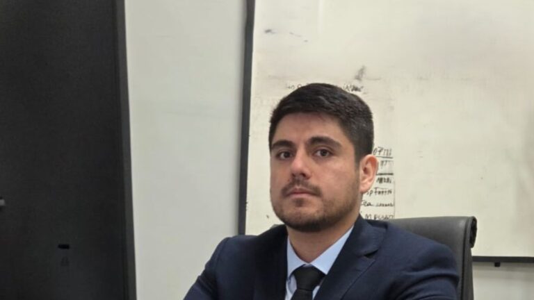 Tenían a tres niñas encerradas en una casa con cadena y candado