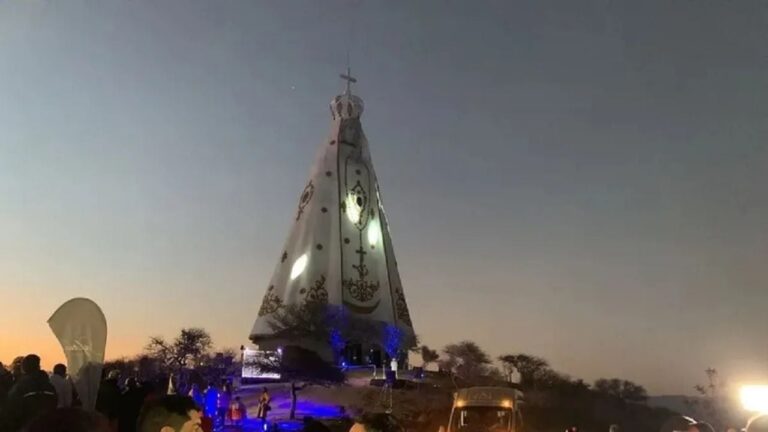 En Brasil se inauguró la «Virgen más grande del mundo»: la comparación con el monumento que se encuentra en El Rodeo
