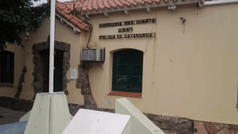 Arrestaron a un hombre en aparente estado de ebriedad en la vía pública