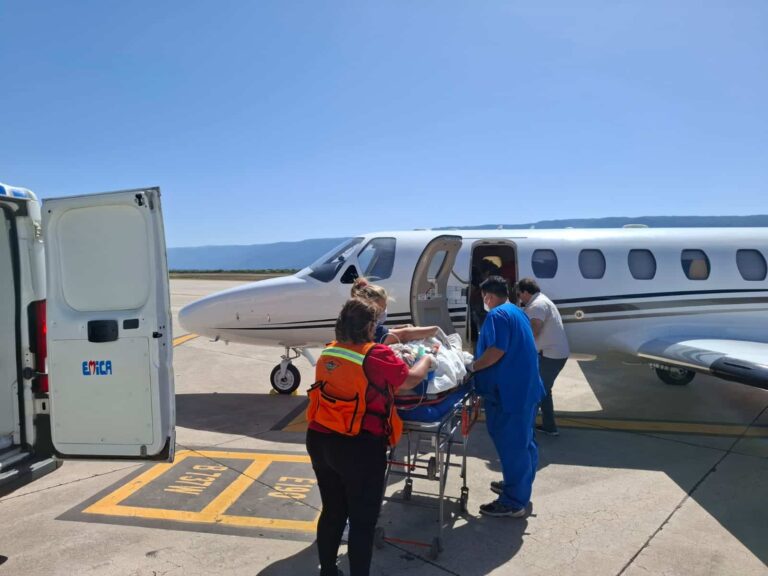 Aeroevacuaron a una mujer de Tinogasta con quemaduras en rostro y cuello