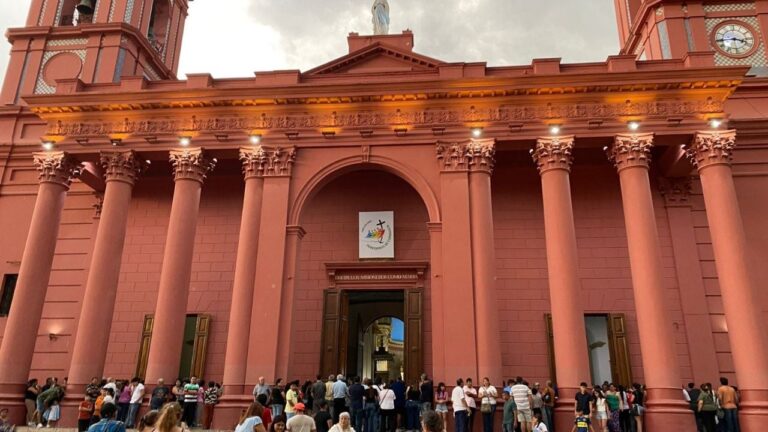 Solemne bajada de la Virgen del Valle dio inicio a las Festividades Marianas 2025