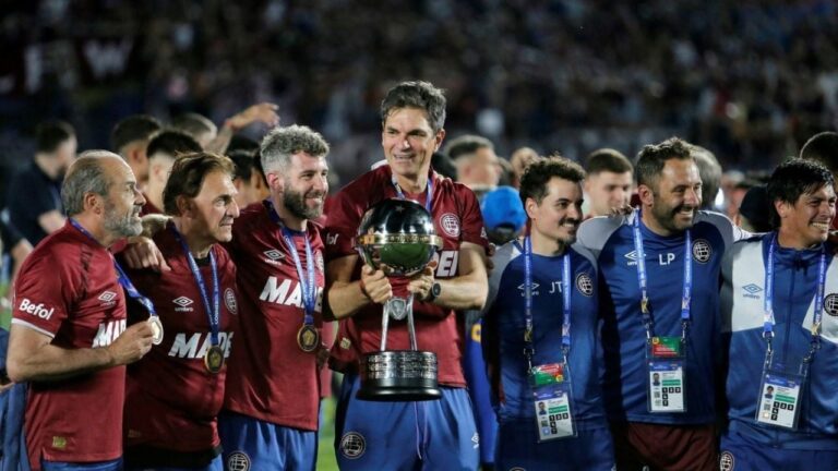 Tras ganar la Sudamericana, Pellegrino renueva con Lanús