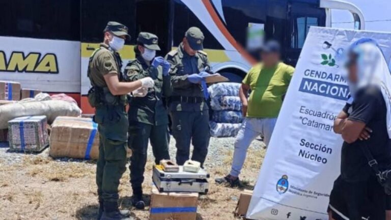 Secuestran 65 kilos de marihuana escondidos en mochilas infantiles