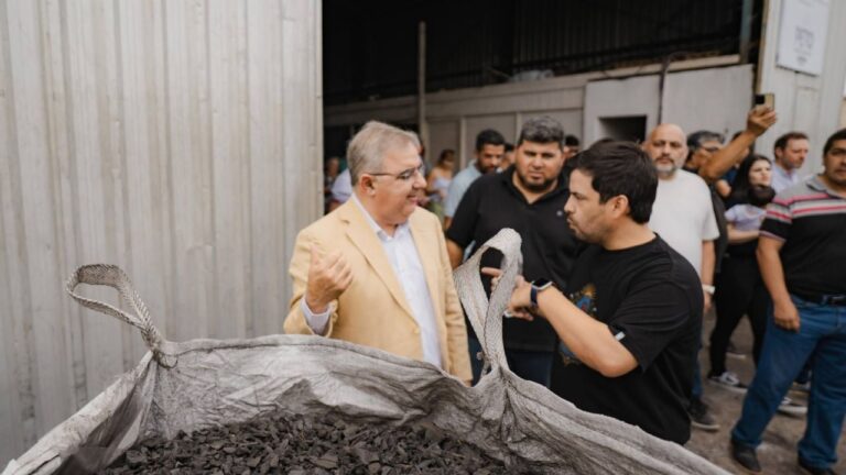 El Gobernador recorrió Recreo y destacó la primera exportación de carbón producido en Catamarca