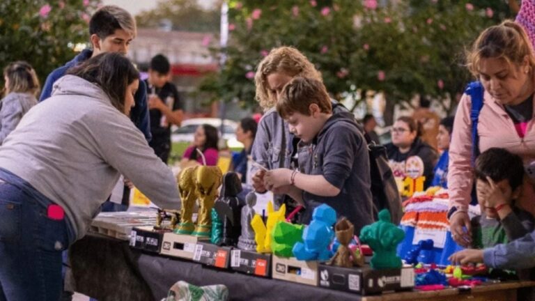 Domingo con feria en el barrio Parque La Gruta