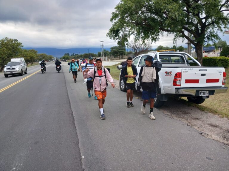 Precaución en las rutas: Vialidad advierte por la gran presencia de peregrinos en Catamarca