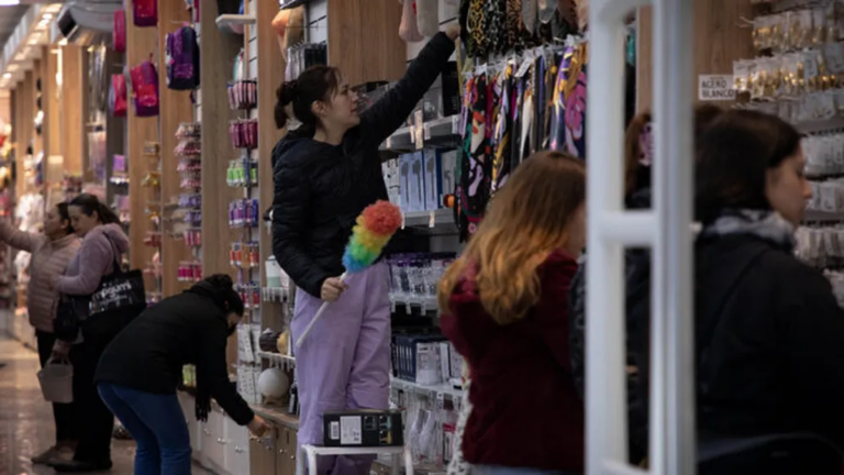 Las ventas pymes cayeron 4,1% en noviembre y el 60% de los comerciantes ve un mal clima para invertir