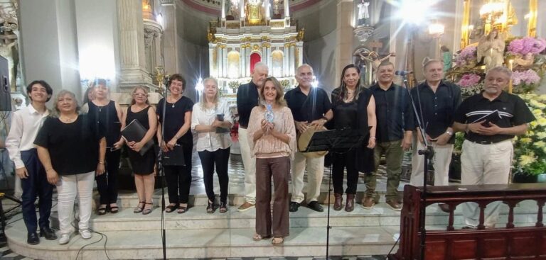 Emotiva presentación del Coro Cantando Ando en la Catedral Basílica durante las fiestas en honor a la Virgen del Valle