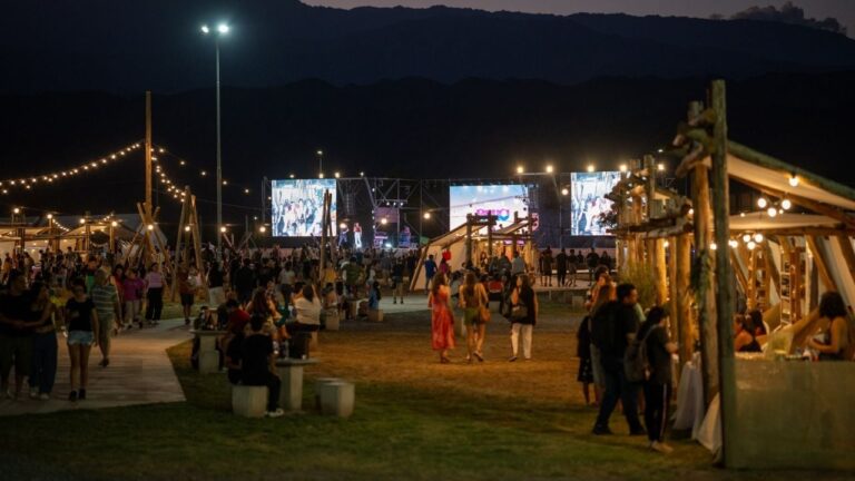 Feria del Patio: regalos únicos, música, atardeceres y un gran cierre con Valen Vargas