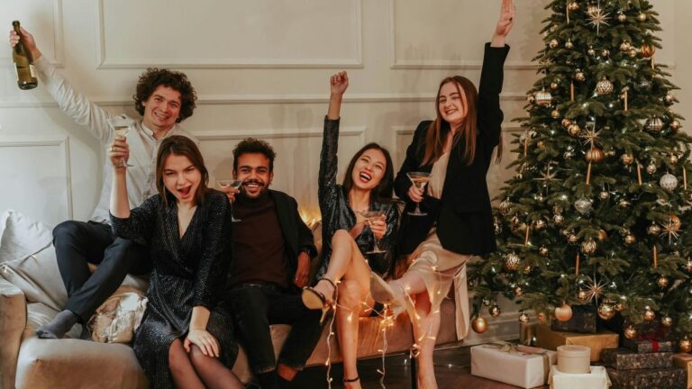 No sabés qué hacer después de las 12? Estos son los mejores planes para hacer post cena de Navidad, según la IA