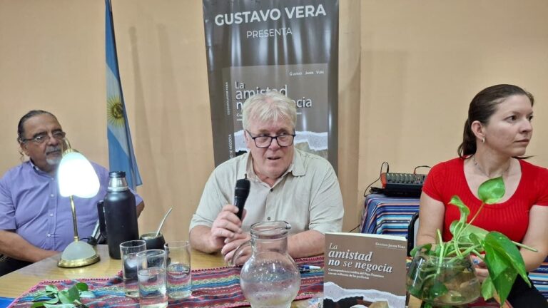 Gustavo Vera presentó en Catamarca el libro que documenta su amistad con el Papa Francisco