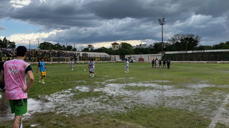 A pesar del diluvio: Policial e Independiente no frenan el cruce por el Federal Amateur
