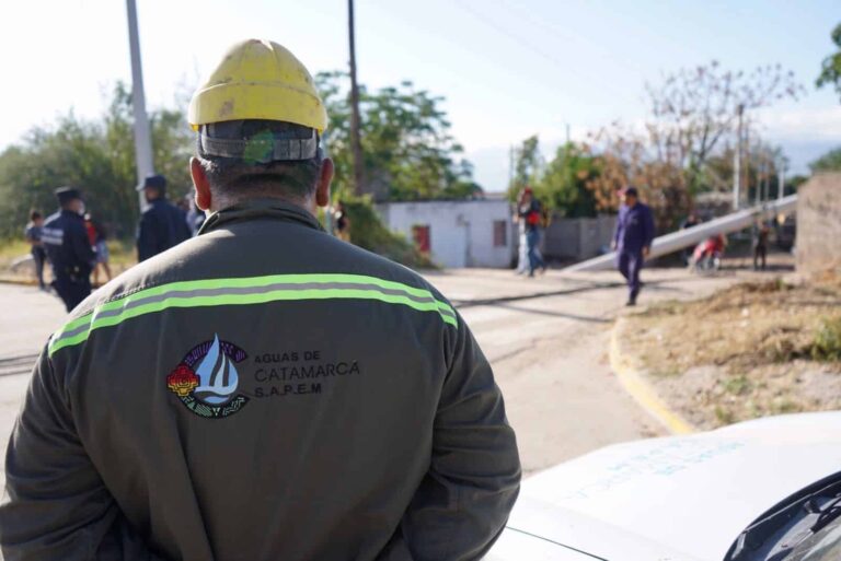 Corte de agua y baja presión en Zona Sur: Aguas de Catamarca realiza reparaciones urgentes de cañerías