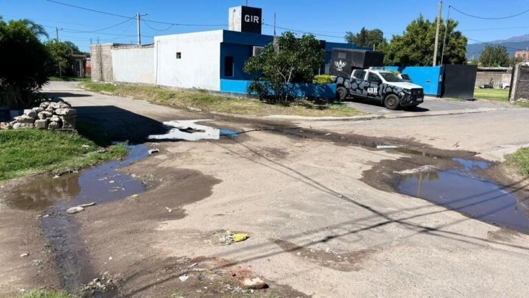 Virgen Niña: caño roto provoca inconvenientes