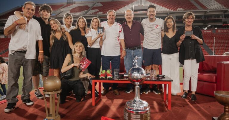 Dos Gargantas del estadio de Independiente tienen nuevo nombre: Villaverde y Trossero