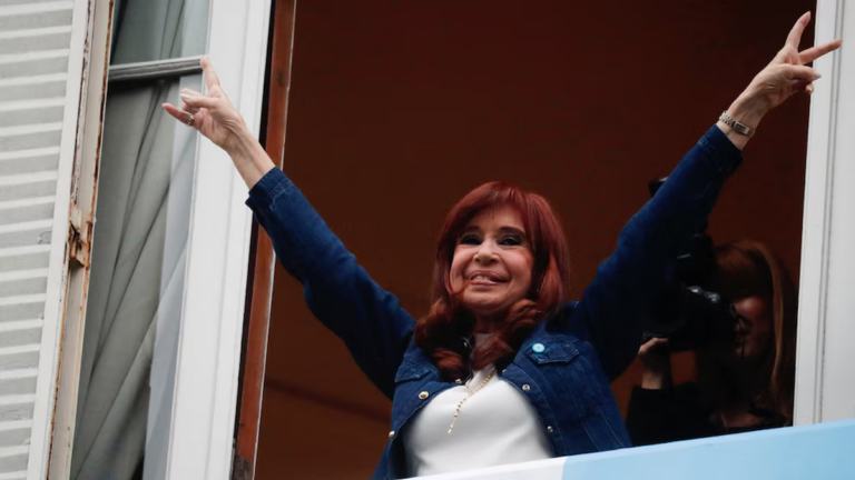 Nuevo parte médico de Cristina Kirchner: continuará internada y con tratamiento antibiótico