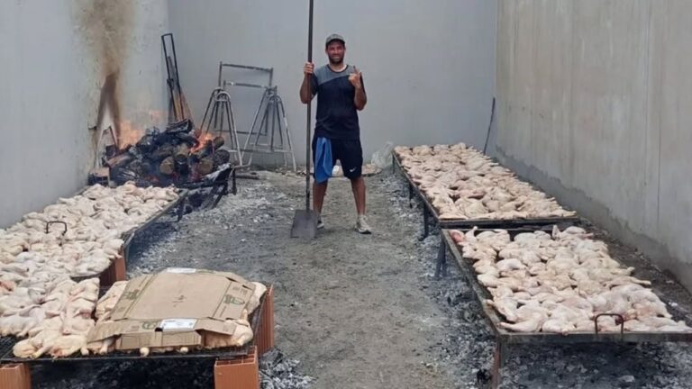 Cumplió su promesa: el recolector que donó su aguinaldo y asó 200 pollos para los vecinos