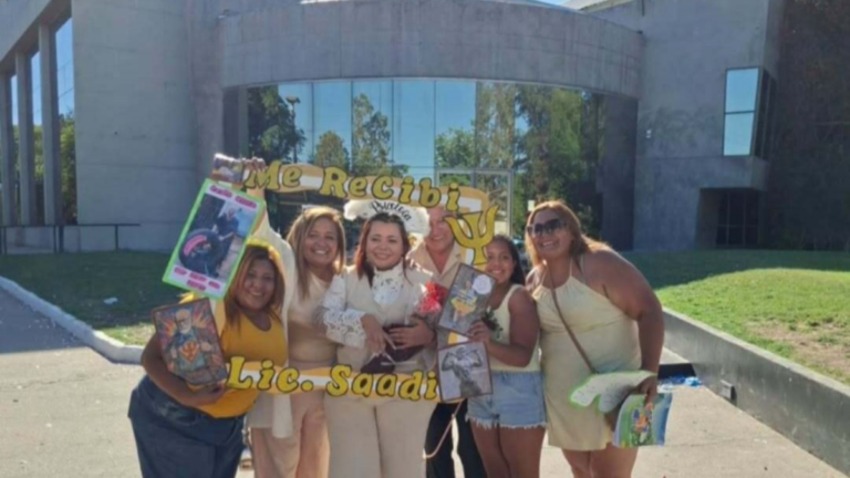 Joven catamarqueña con parálisis cerebral se recibió de psicóloga en La Rioja