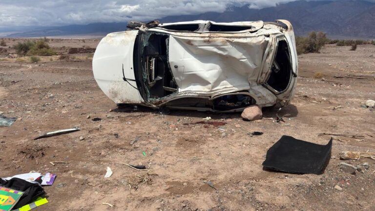 Varios hospitalizados por dos vuelcos en Tinogasta
