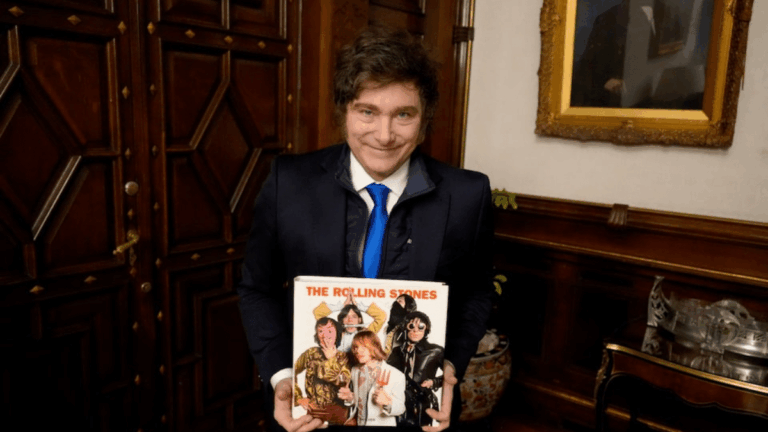 Javier Milei aseguró a un diario británico que la soberanía sobre las Malvinas no es negociable