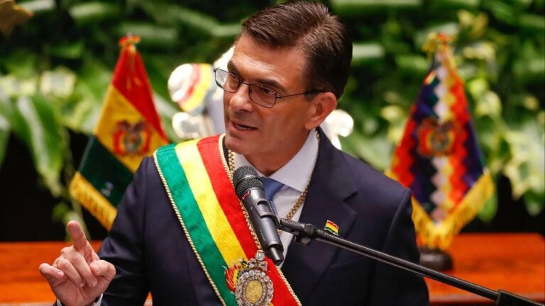 Bolivia vuelve a los precios variables de los combustibles tras 28 años de congelamiento