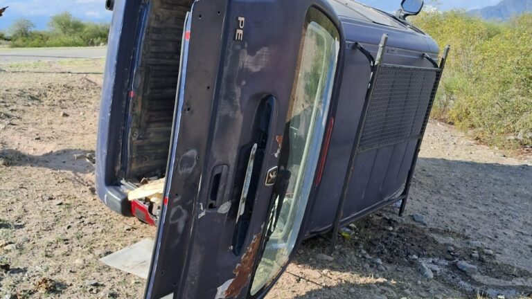 Vuelco en Pomán: un utilitario terminó volcado a la altura de Colpes