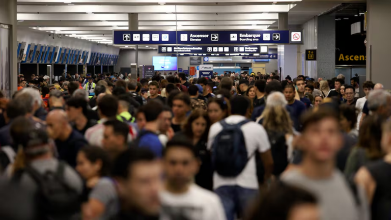 Hay 37 vuelos demorados en Aeroparque y miles de pasajeros afectados
