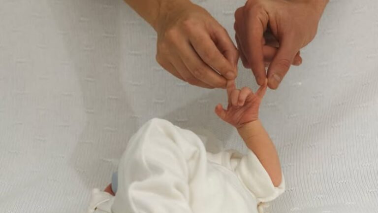 Julián Álvarez anunció el nacimiento de Amadeo, su primer hijo
