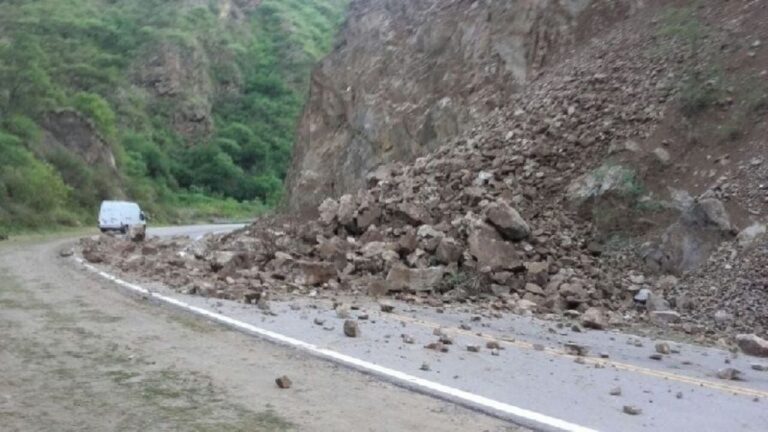 Precaución al circular por la Ruta Provincial 42 por derrumbes en la calzada