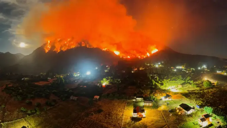 Las impactantes imágenes del incendio en la Patagonia