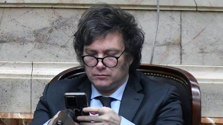 Suspendieron la cuenta oficial de X en inglés de Javier Milei