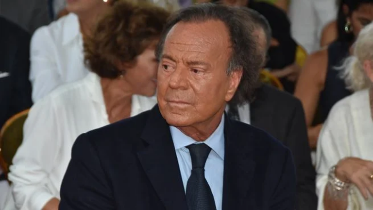 Julio Iglesias fue denunciado por abuso sexual y acoso por dos extrabajadoras
