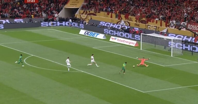 A lo Dibu: los dos tapadones de Bounou en la final de la Copa África