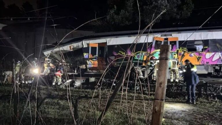 Otra tragedia ferroviaria en España: un tren chocó contra un muro y dejó un muerto y al menos 20 heridos