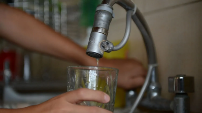 Interrupciones en el suministro de agua afectan a barrios del sur capitalino y del Valle Central