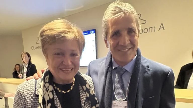 Georgieva se reunió con Caputo en Davos y elogió «el sólido desempeño de la economía argentina»