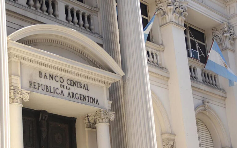 El Banco Central continúa con la compra de dólares y ya suma más de USD 900 millones en enero