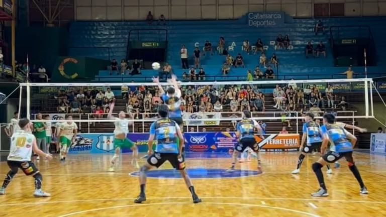 Ateneo se hizo fuerte de local y venció a Ferro en un partido para el infarto