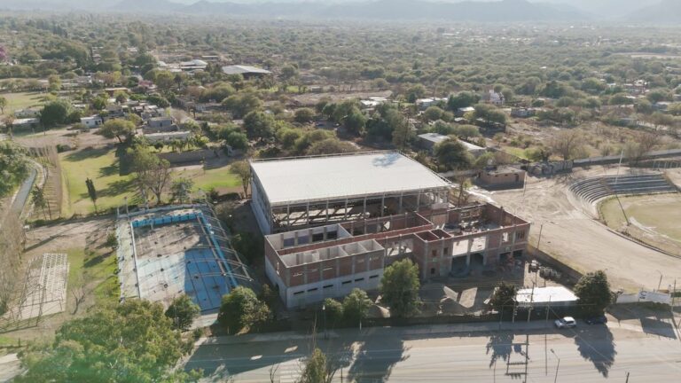 La obra del polideportivo de  Valle Viejo avanzó más de 50%