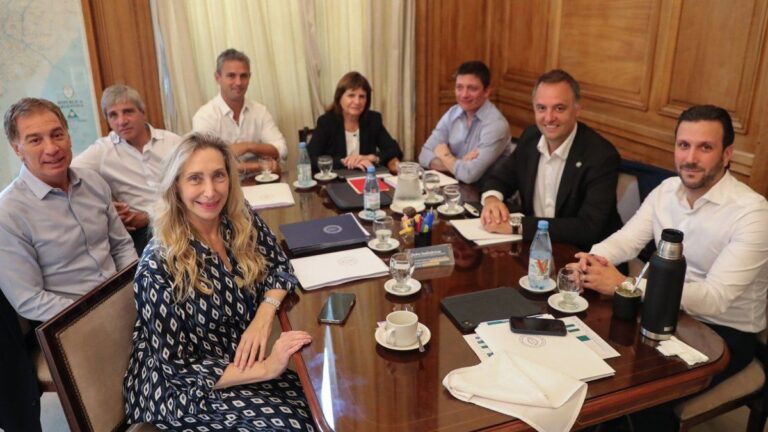 La mesa política del Gobierno se reunió de cara a las sesiones extraordinarias