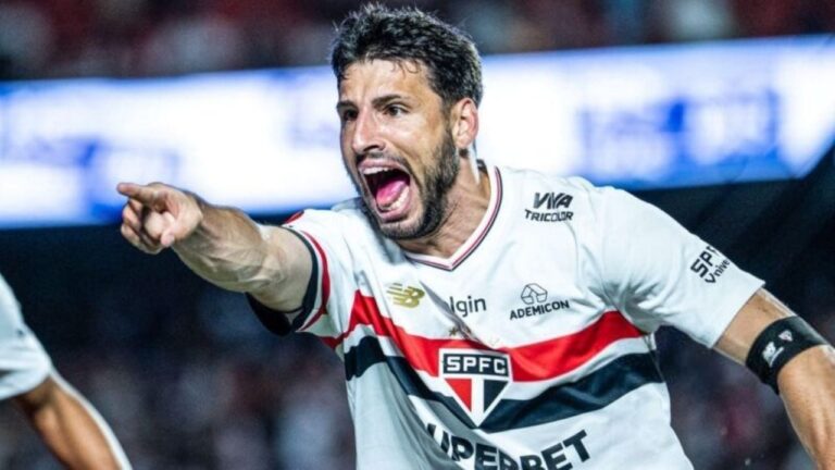 El ex goleador de Boca aparece en el radar del Millonario para reforzar el ataque