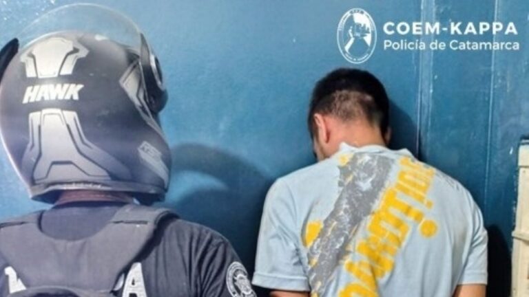 Con la manguera en las manos: cayó un joven que robó en una casa del sur de la Capital