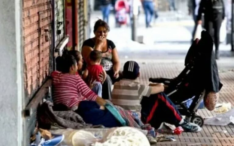 En medio de la polémica con el Indec, el Gobierno afirma que la pobreza bajó y afecta al 26,9% de los argentinos