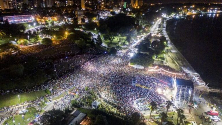 La llegada de Lali a la Fiesta Nacional del Mate desata récord de ventas y polémica política en Paraná
