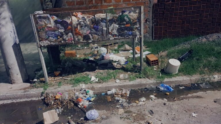 Basura desbordada: vecinos denuncian recolección parcial y residuos en la calle