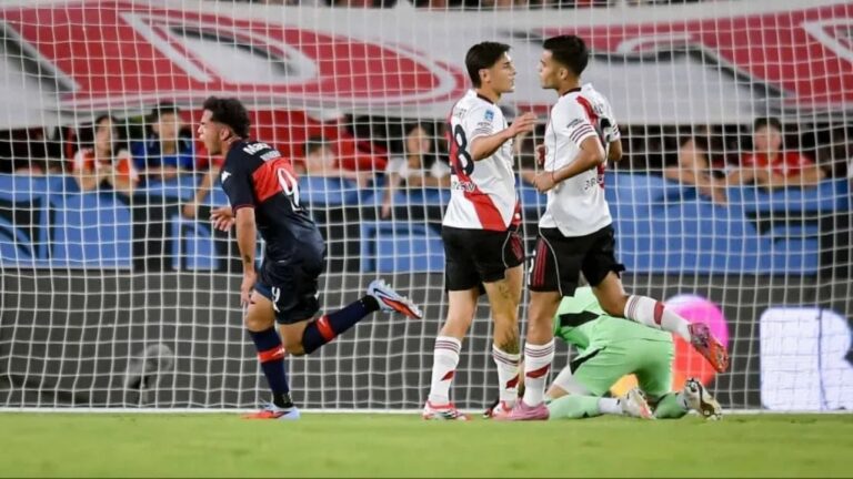 River se comió una paliza y dejó su invicto ante Tigre