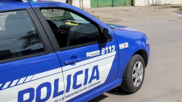Tragedia en una ruta de Córdoba: un hombre de 35 años murió tras volcar con su utilitario