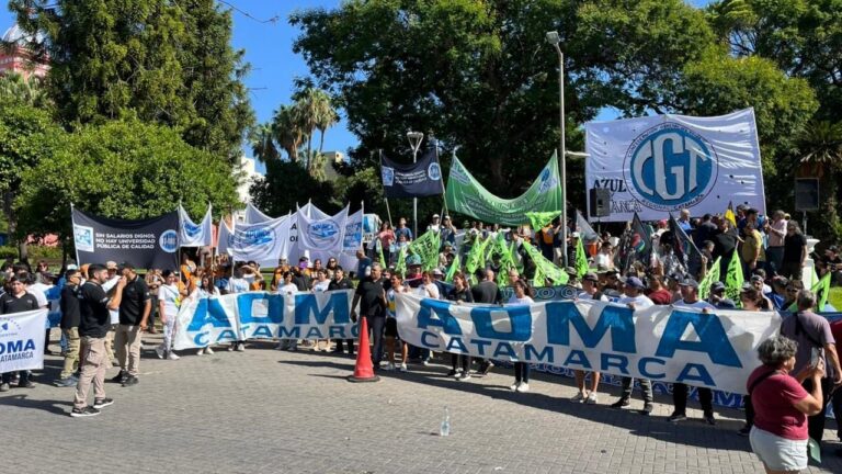 Masiva marcha de la CGT, jubilados y gremios contra la reforma laboral: Habilita los despidos sin causa