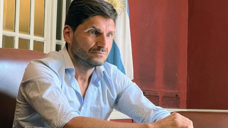 Hubo acuerdo entre el gobernador Maximiliano Pullaro y la Policía de Santa Fe: se levantó la protesta