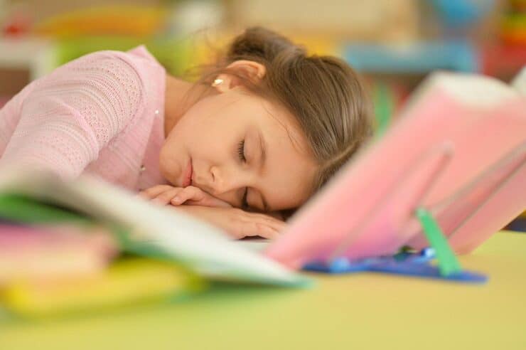 Cuántas horas deben dormir los chicos en vacaciones: la advertencia de una pediatra sobre los riesgos de descansar mal